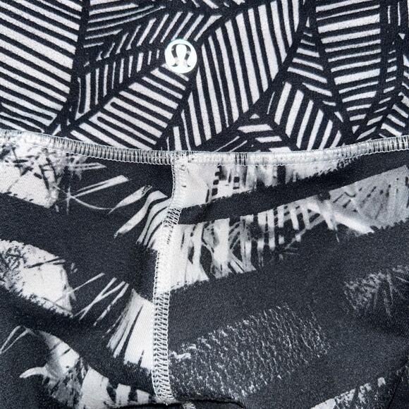 Lululemon Wunder Under Crop II Shady Palms Black White Stripe Banana Leaf sz 2 - Picture 3 of 4